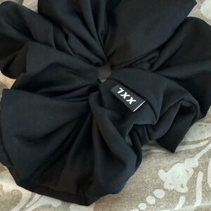 XXL Scrunchie in Black